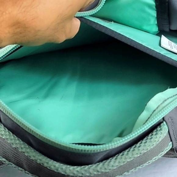 930 The North Face Jester Gray Backpack with laptop compartment - Picture 12 of 16